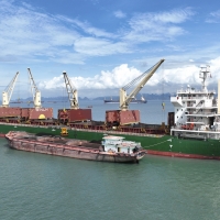 PHÓ TỔNG GIÁM ĐỐC TNV HẢI DƯƠNG CÓ MẶT TẠI TÀU MV FU XING 22 CHỈ ĐẠO LOAD HÀNG